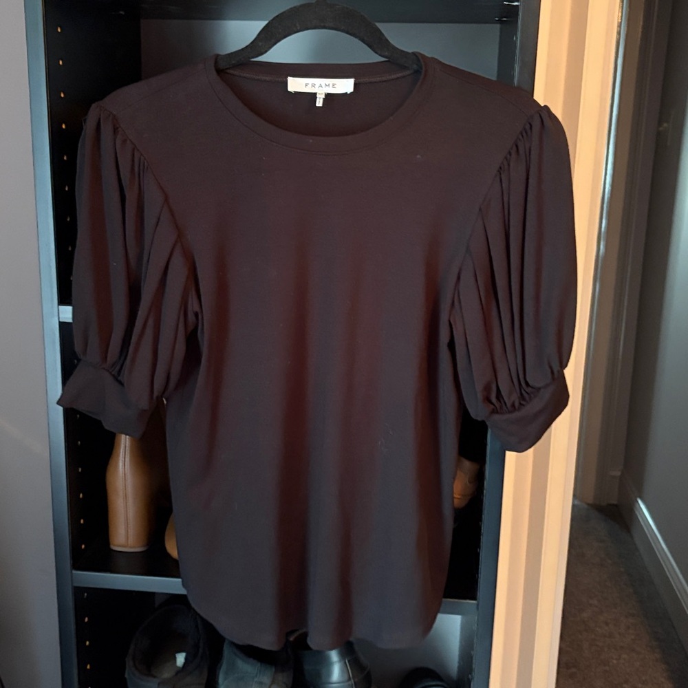 Frame black t shirt with balloon cuff sleeve